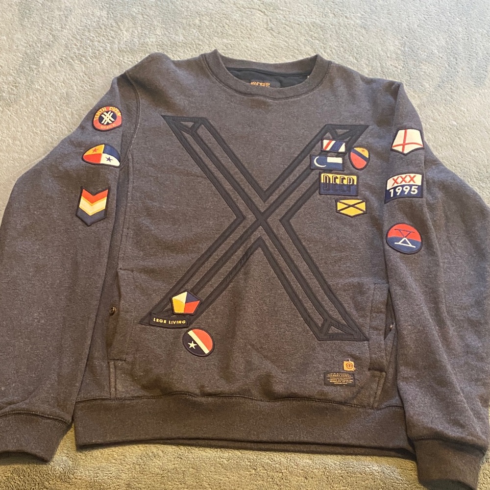 Original 10 Deep Crewneck Patches Pullover
Gray Sweatshirt size M